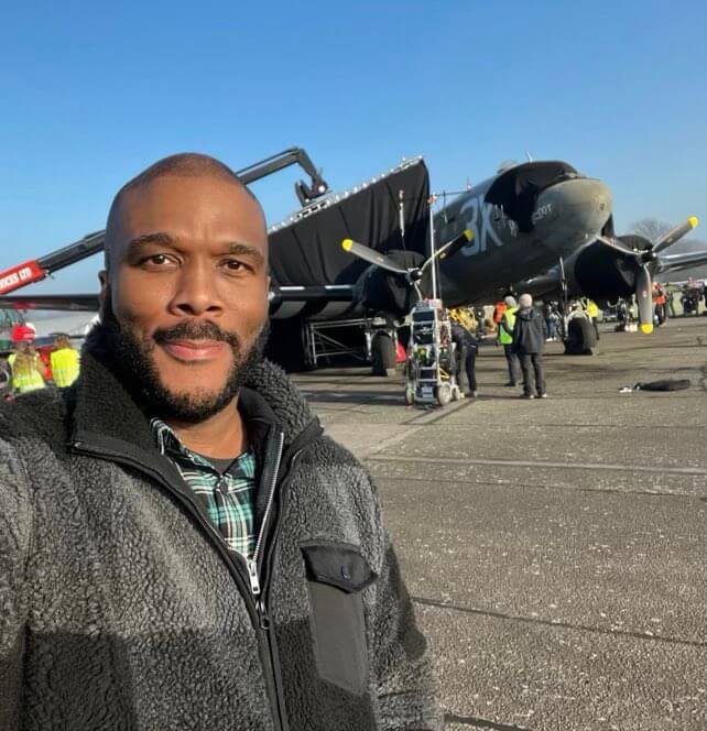 No set do filme de guerra Six Triple Eight de Tyler Perry, o que sabemos até agora