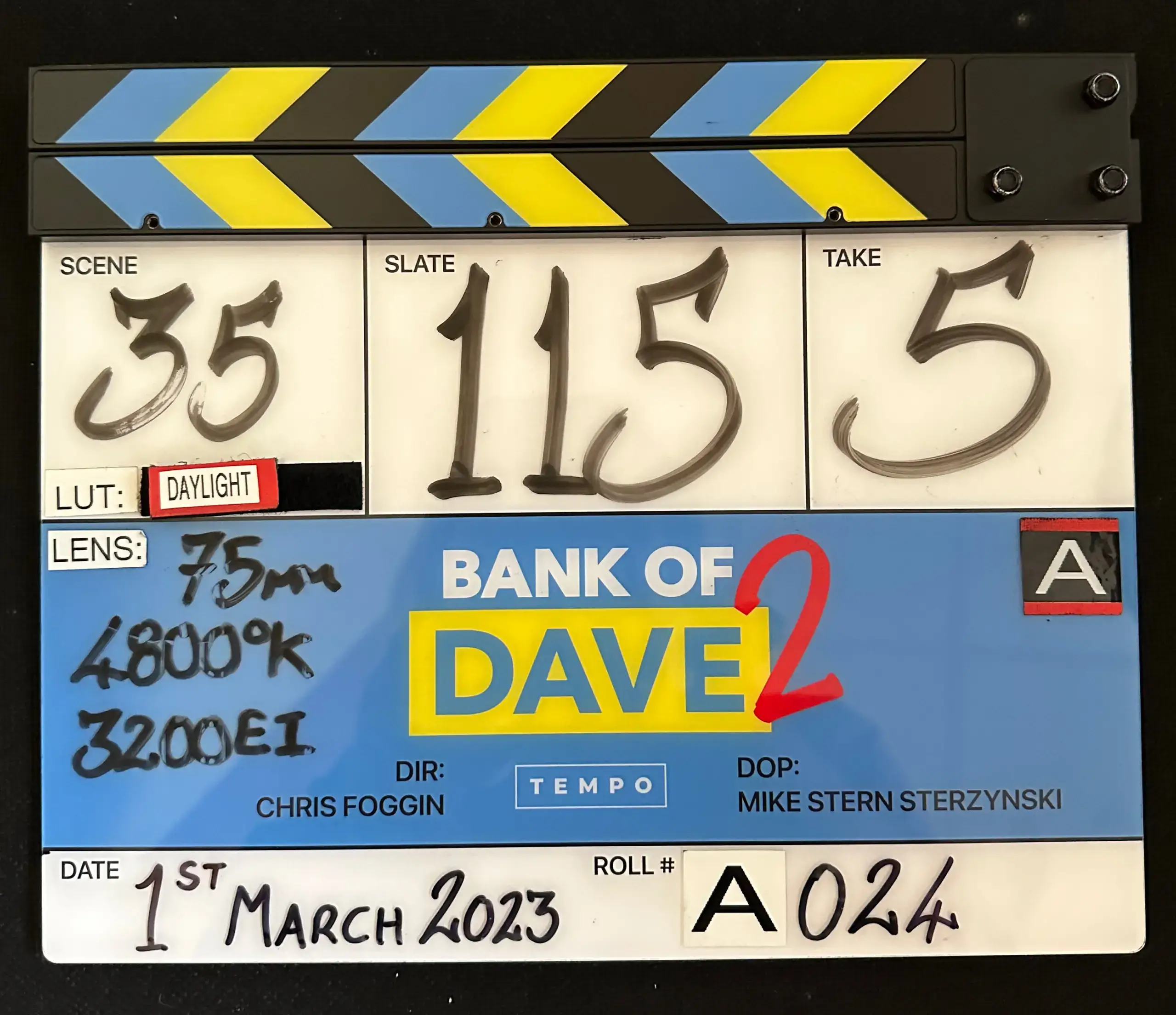 Placa de claquete de produção do Bank Of Dave em escala